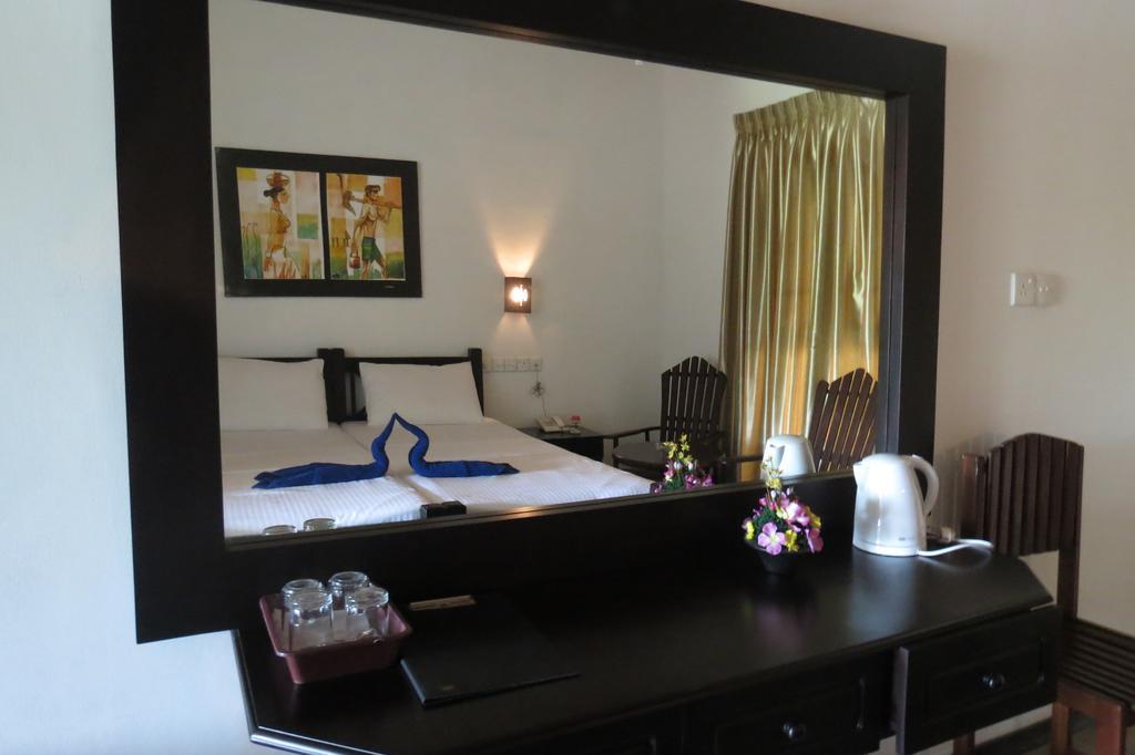 Scandinavia Hotel Hikkaduwa Room photo