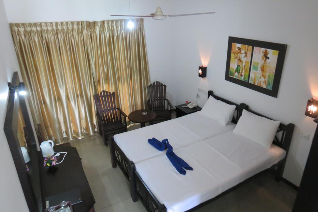 Scandinavia Hotel Hikkaduwa Room photo